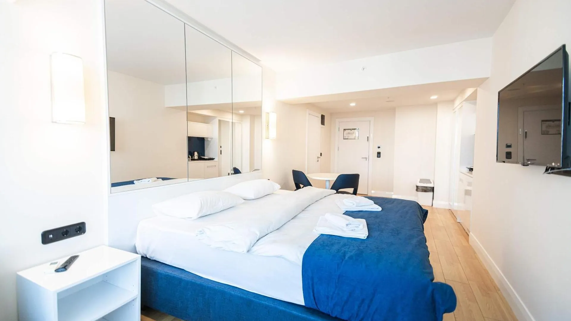 Cozy Studio Apt With Sea Views - By Wehost Batoemi